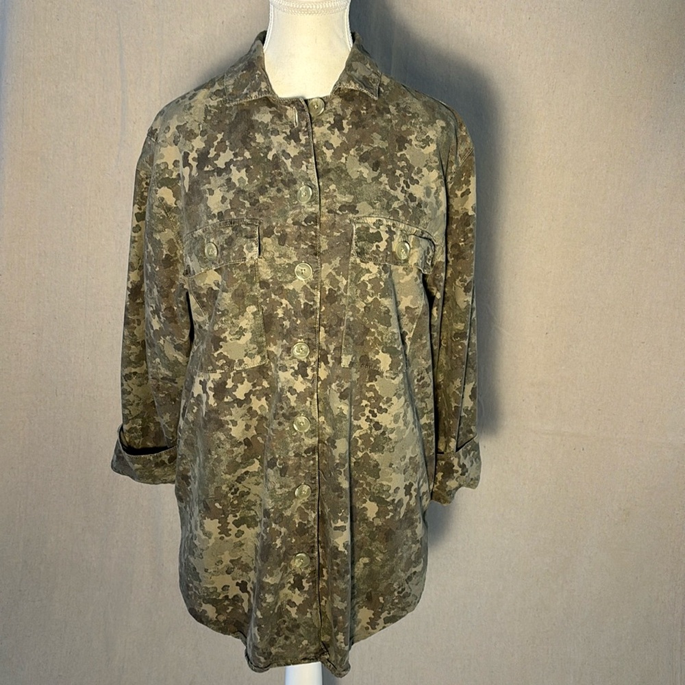 Women’s Treasure and Bond oversized camo button up